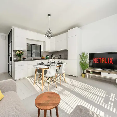 Апартаменти Family Flat With Garden