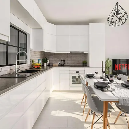 Family Flat With Garden Апартаменти *