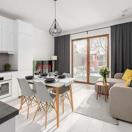 Апартаменти Family Flat With Garden