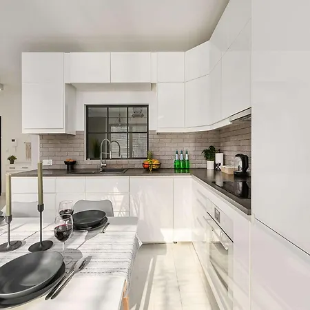 Апартаменти Family Flat With Garden