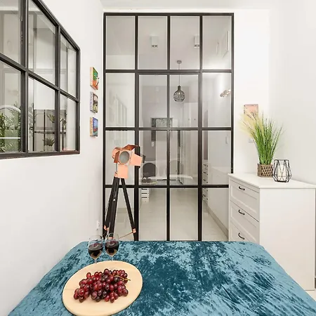 Family Flat With Garden Апартаменти