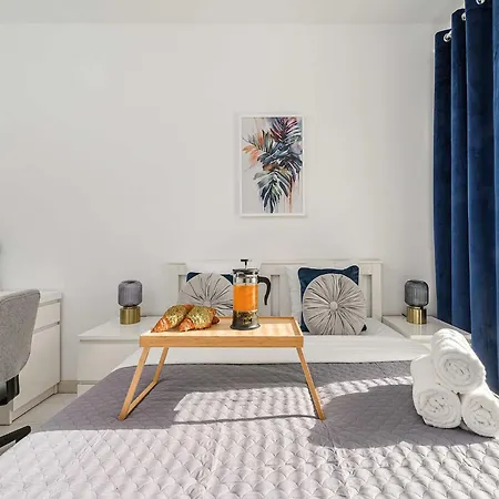 Family Flat With Garden Апартаменти