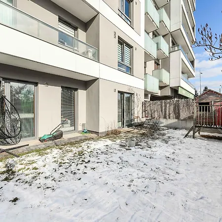 Family Flat With Garden Апартаменти