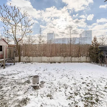 Family Flat With Garden Апартаменти